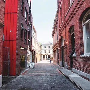 historic-charm-in-victoria-bcs-waddington-alley.richmond-hotels.com/